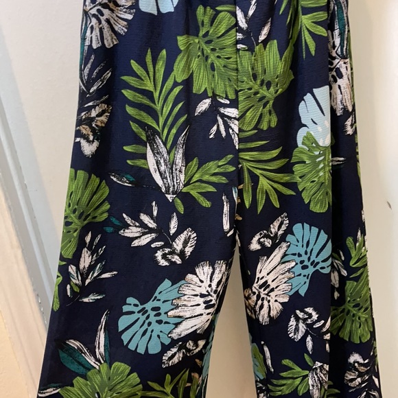 Tropical flowy jumpsuit - Picture 6 of 11